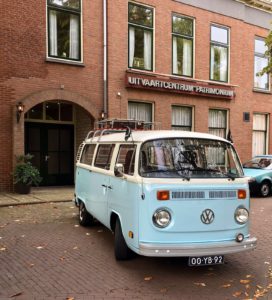 rouwvervoer blauwe keverbus